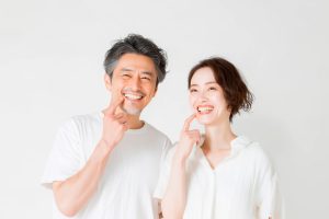 中野駅南口から徒歩3分の歯科医院「おとデンタルクリニック」では、40代で歯を失われた方へインプラント治療をご提案しています。インプラント治療の経験豊富な歯科医師が担当いたしますので、安心してご相談ください。